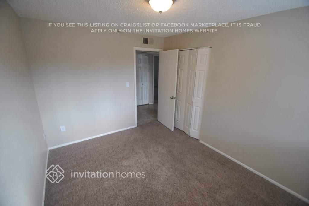 Building Photo - 3502 W Voltaire Ave