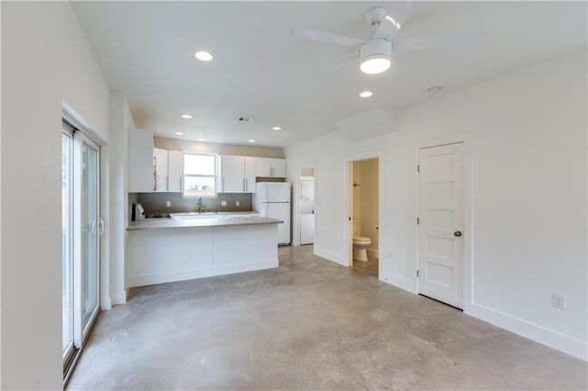 Building Photo - 1907 E 17th St