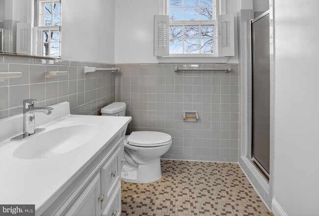 Building Photo - 5405 Ridgefield Rd