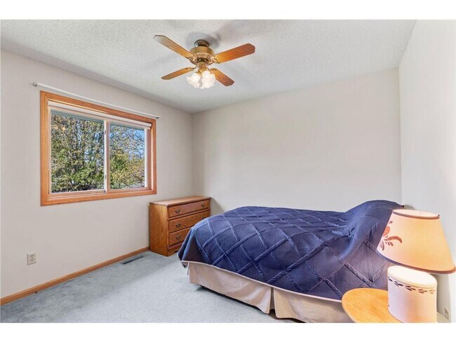 Building Photo - Stunning home located in the heart of Apple Valley *3 bed*2bath Available 10/1!