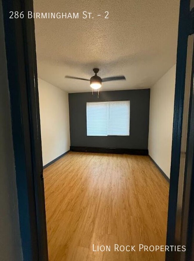 Building Photo - Charming & Spacious Apartment for $899/month!