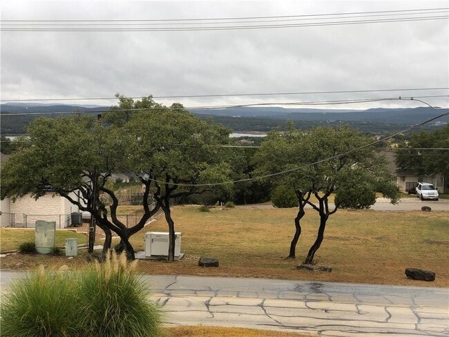 Building Photo - 1 Oaks Pl