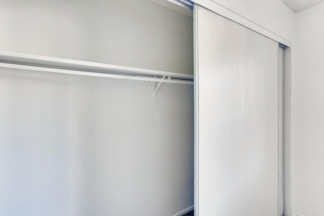 Building Photo - Redone STUNNING 1st floor Apartment!