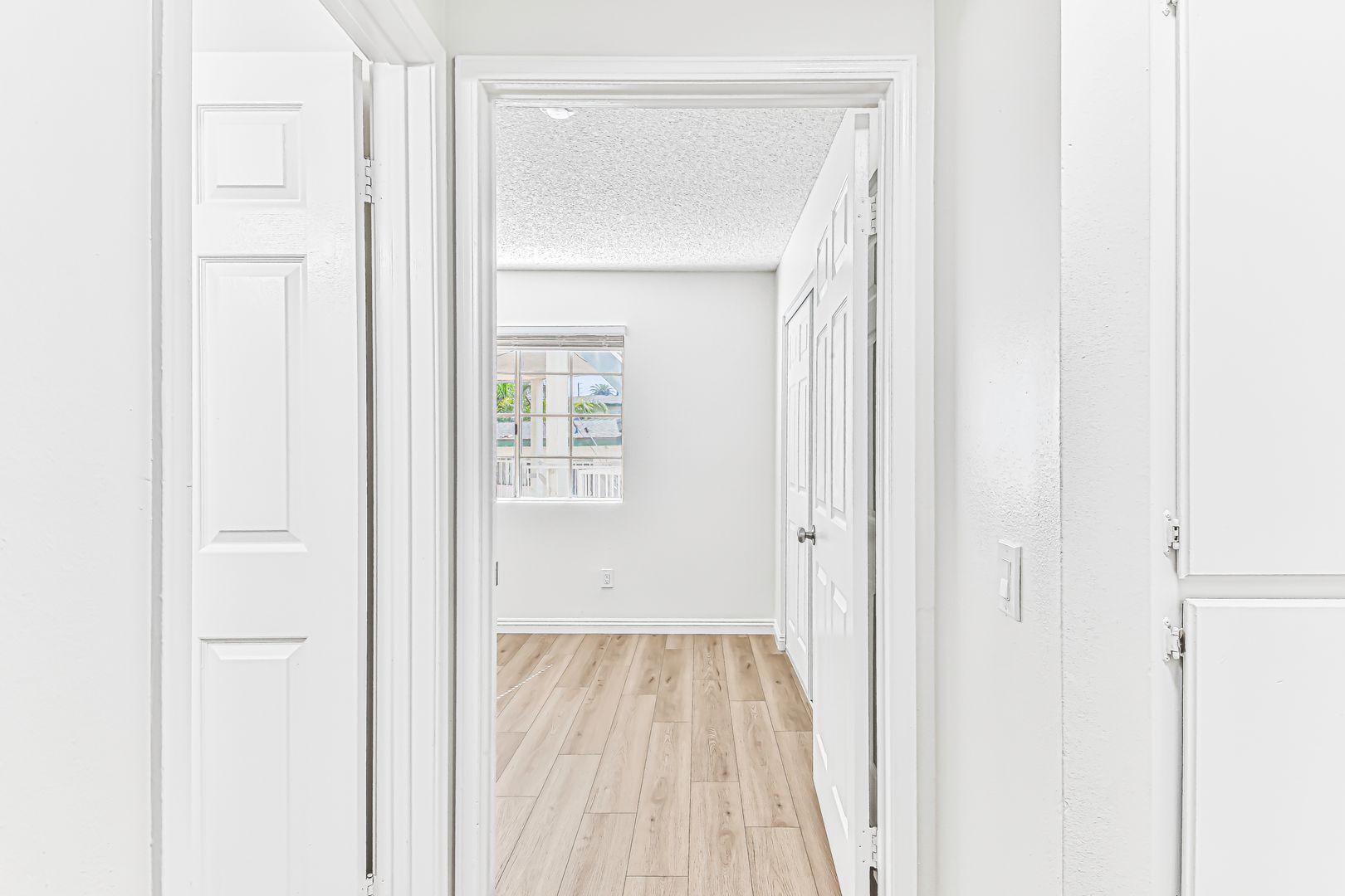 Building Photo - 1075 Loma Ave