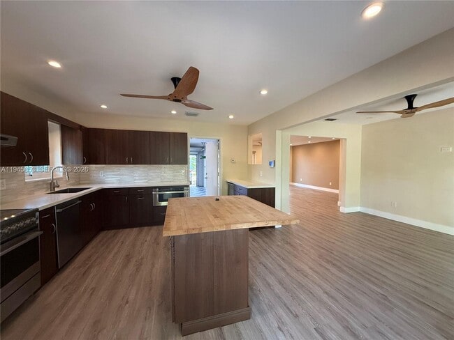 Building Photo - 407 SE 4th Terrace