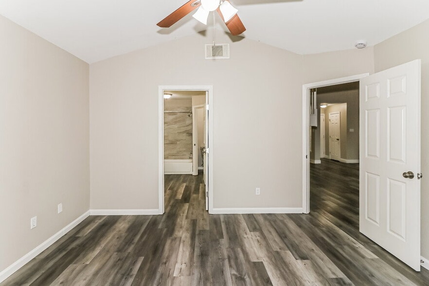Building Photo - 10842 Riana Dr
