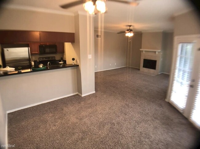 Building Photo - 1 br, 1 bath Condo - 350 Quorum Dr Flat  1...