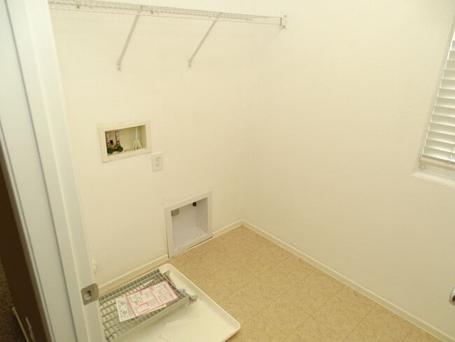 Building Photo - Mountains Edge 3 Bedroom and Loft Home