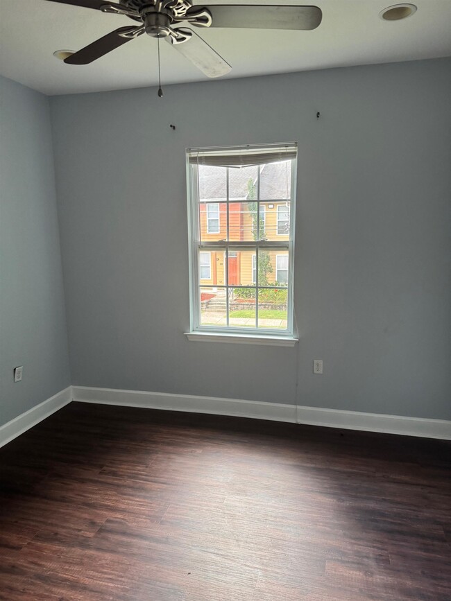 Building Photo - 1846 Belle Vue Way