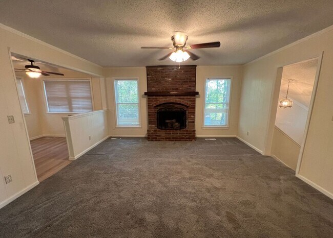 Building Photo - Coming Soon! Spacious 3-Bed, 2-Bath Home i...