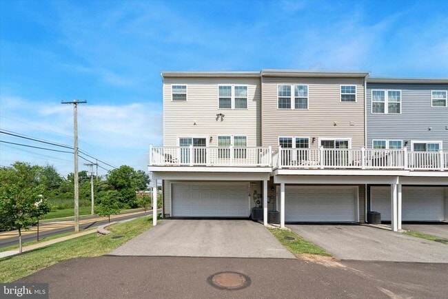 Building Photo - 102 Foxtail Wy