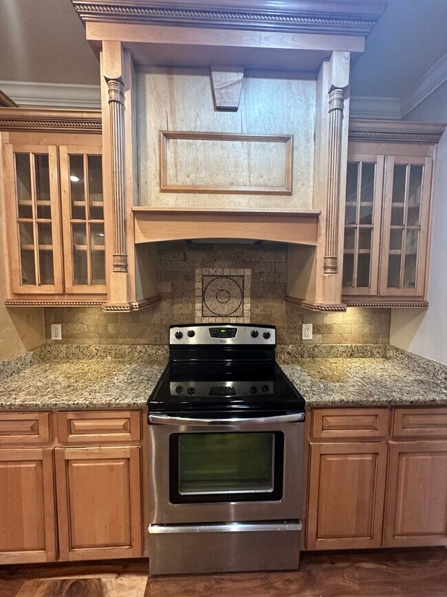 Building Photo - Shell Landing East!!! FRESH PAINT!!! NEW FLOORING!!!