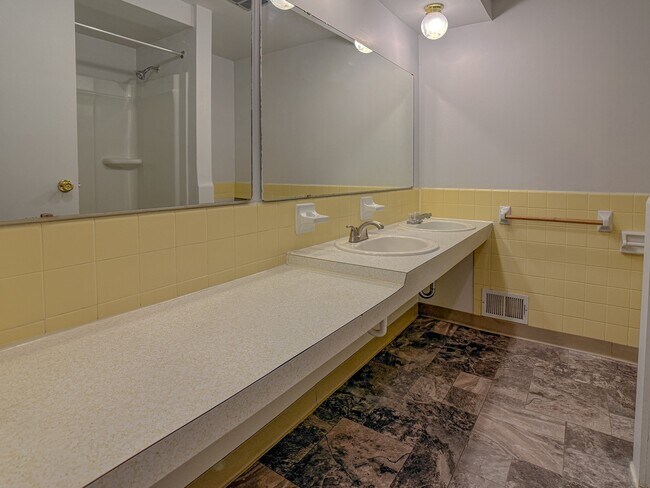 Bathroom - Waverly Flatz