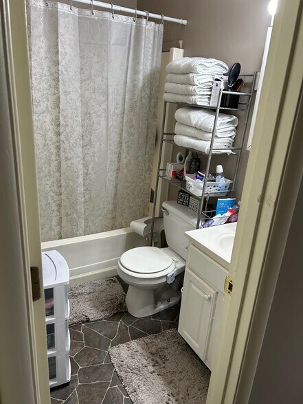 Building Photo - 200 Gronert Ln