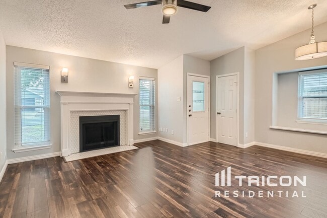 Building Photo - 202 Colony Dr