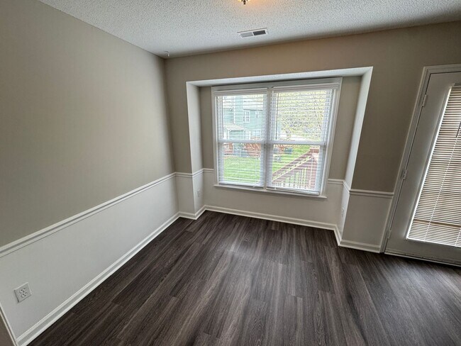 Building Photo - Gorgeous Three Bedroom Home!