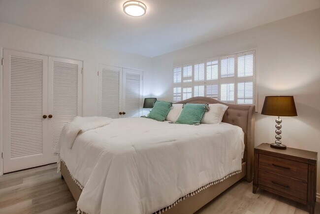 Building Photo - 350 Gravilla St