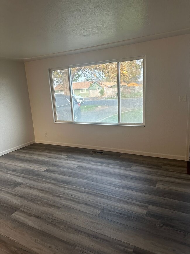 Building Photo - Fully Remodeled Home, Move In Ready! Pet considered with approved application.