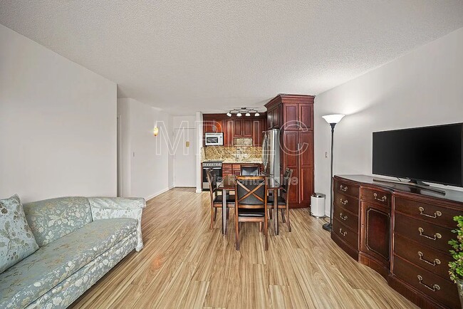 Building Photo - 25-40 Shore Blvd