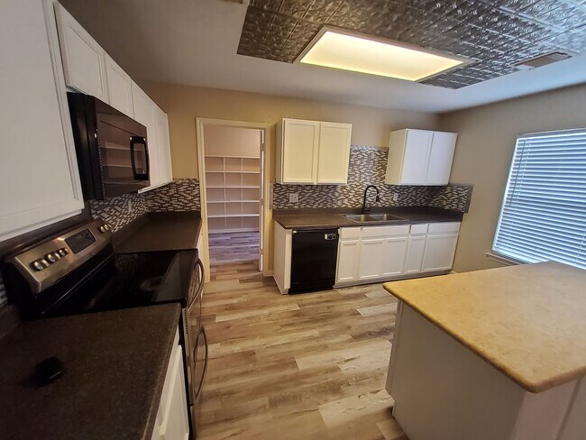 Building Photo - 14819 Mountainside Ridge