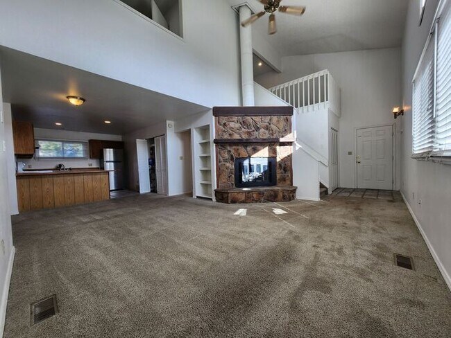 Building Photo - Stunning 3-bedroom, 2-bathroom Condo located in Monument!