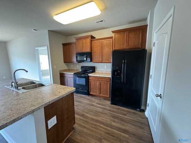 Building Photo - 30000 Abbeywood Ln