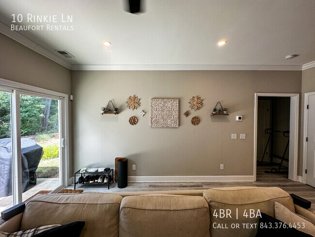 Building Photo - 10 Los Robles Rd