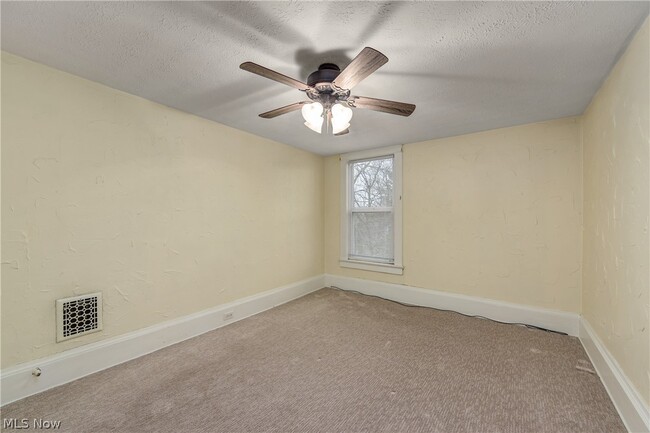 Building Photo - 37948 Barnes Ct