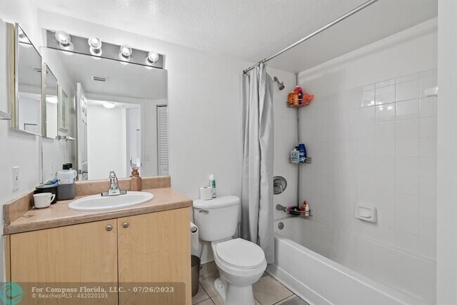Building Photo - 615 Villa Cir