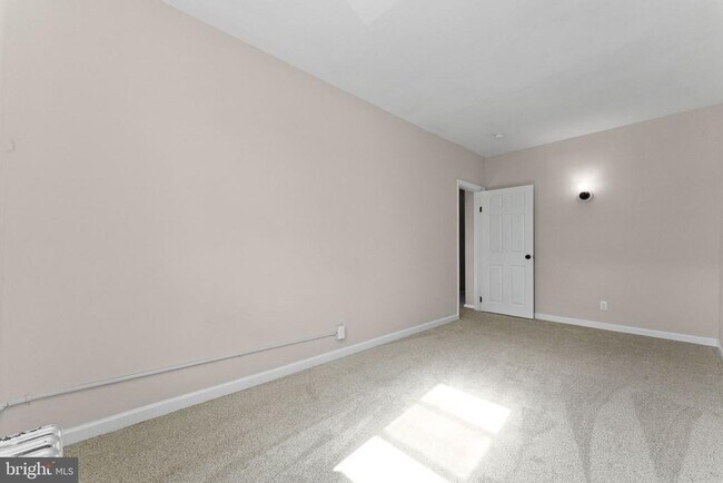 Building Photo - 345 Hall St