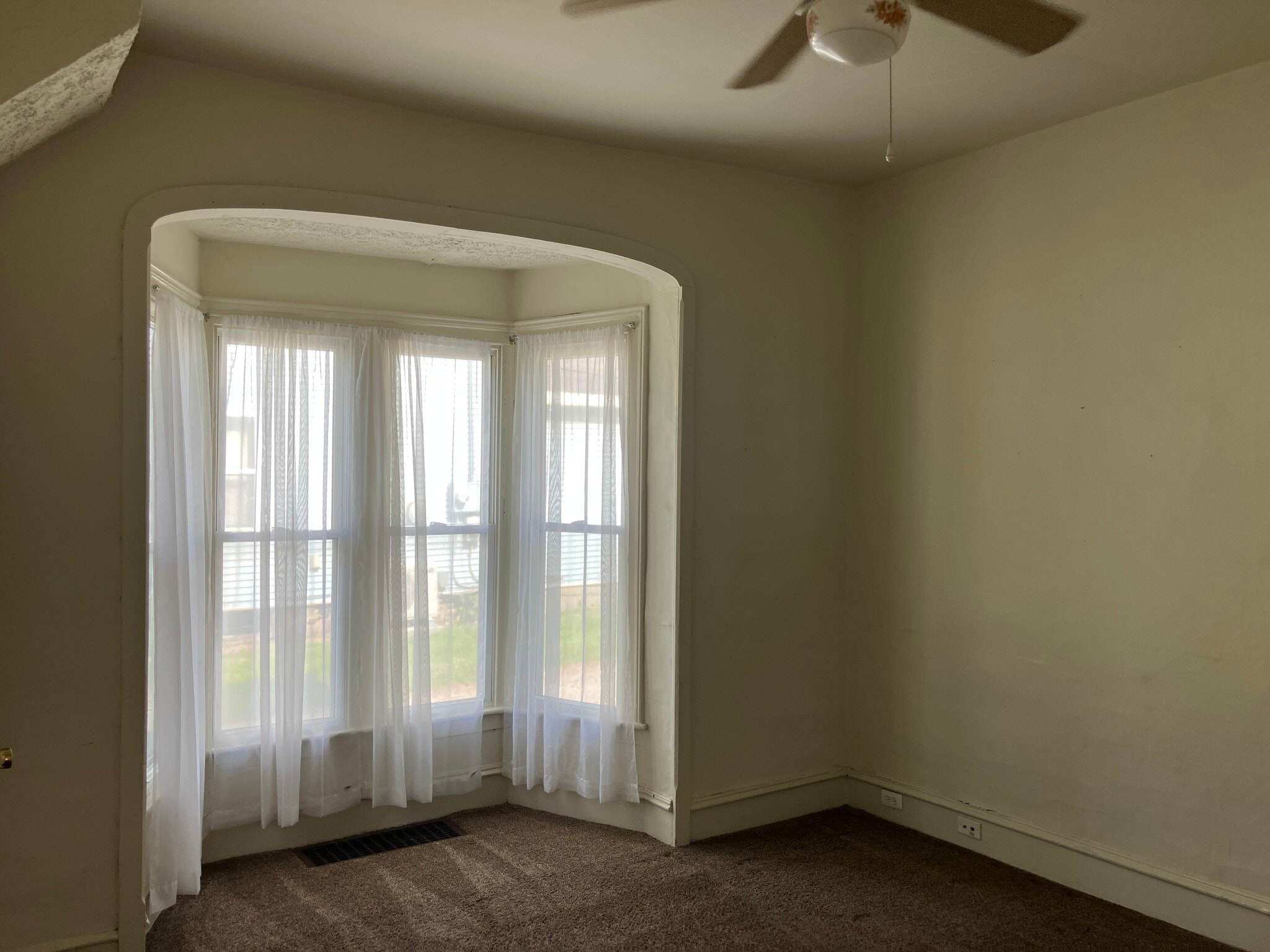 Bay window - 504 E Clinton St.