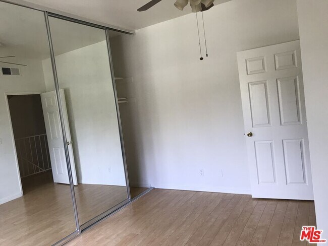 Building Photo - 4189 Vineland Ave