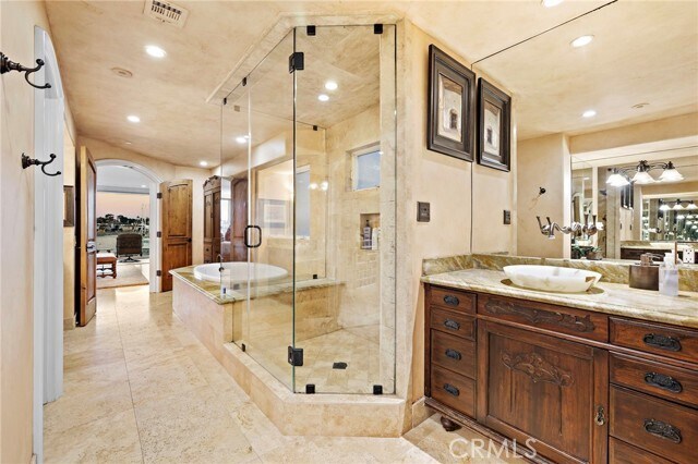 Building Photo - 900 E Balboa Blvd