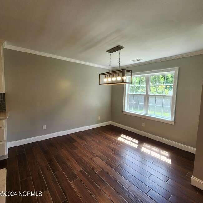 Building Photo - 115 Blue Bird Ln