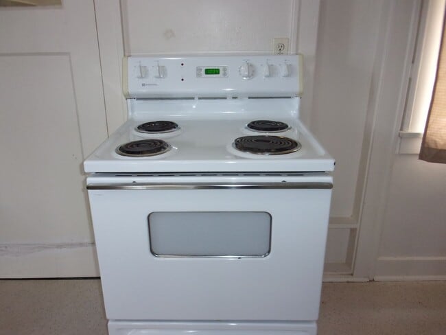 Building Photo - 2+bd 1ba home with storage