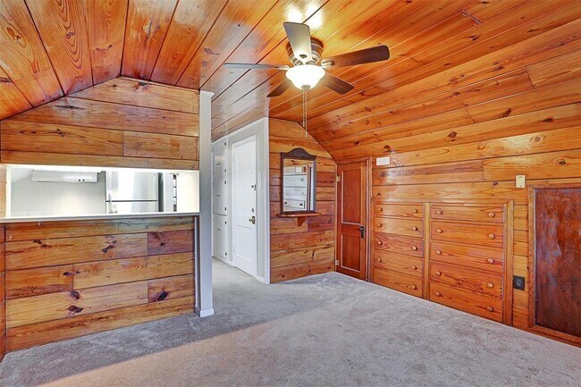 Building Photo - 2348 McClendon St