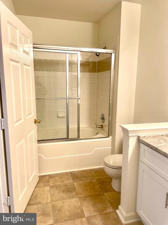 Building Photo - 20292 Beechwood Terrace