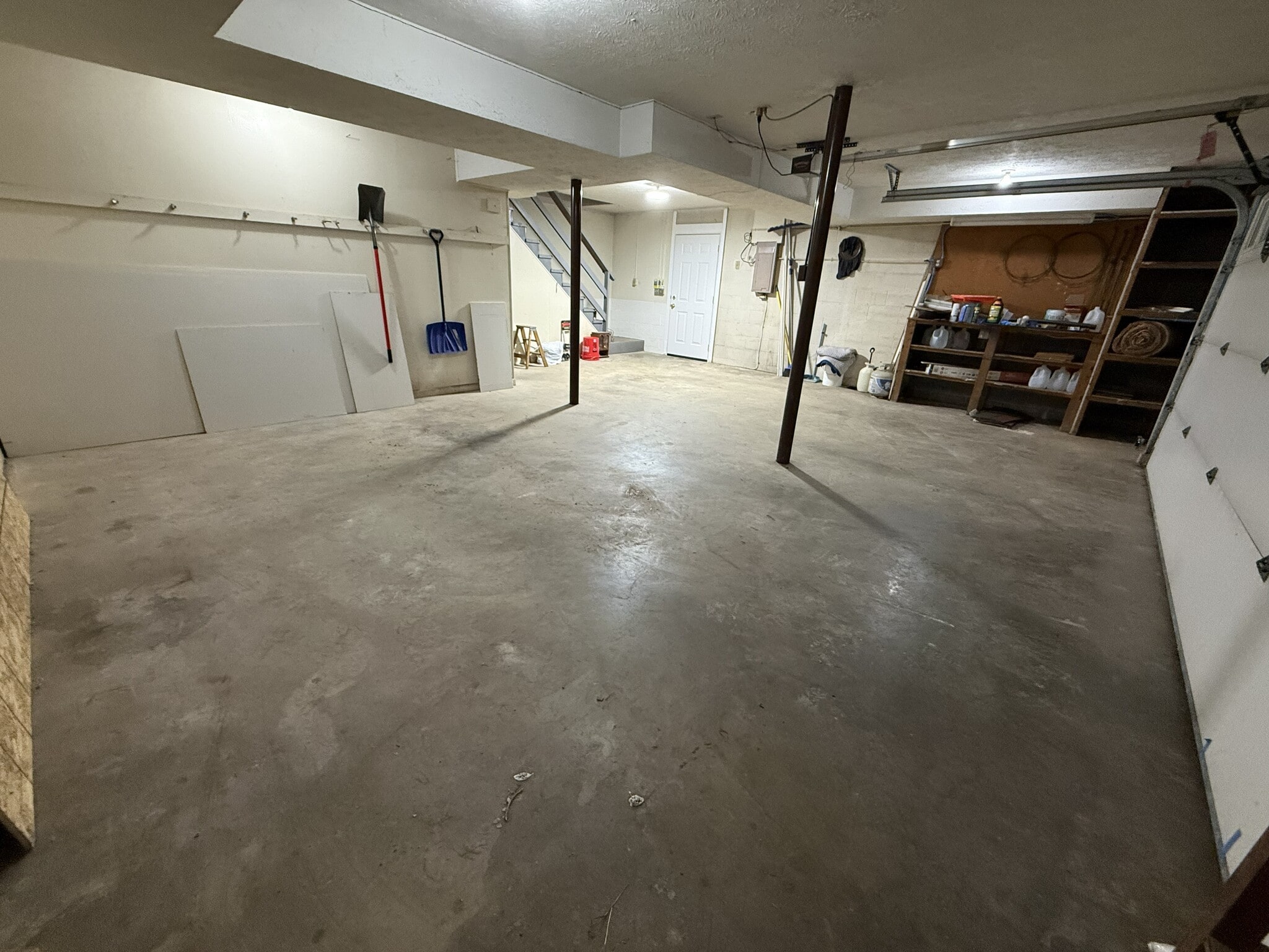 oversized 2-car garage - 790 Vine St