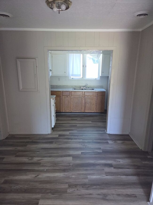 Building Photo - 2-Bedroom Home with detached garage — 50% Off Your First Month!