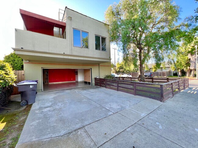 Building Photo - Spacious 3BR Bluff Heights Home | Gated Yard, Garage & Modern Upgrades