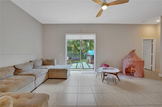 Building Photo - 930 Bluewood Terrace
