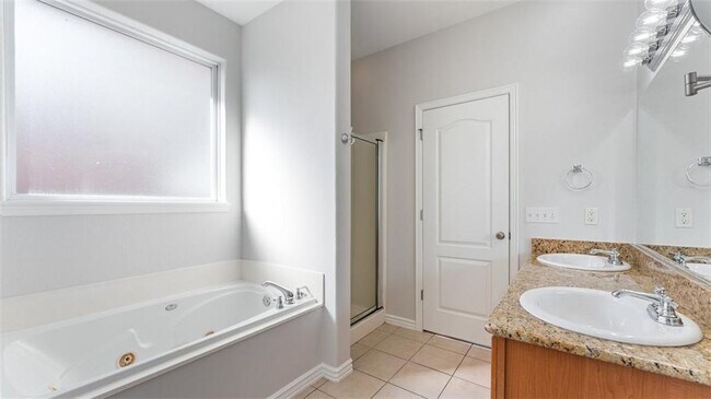 Building Photo - 4102 SW Fieldstone Blvd