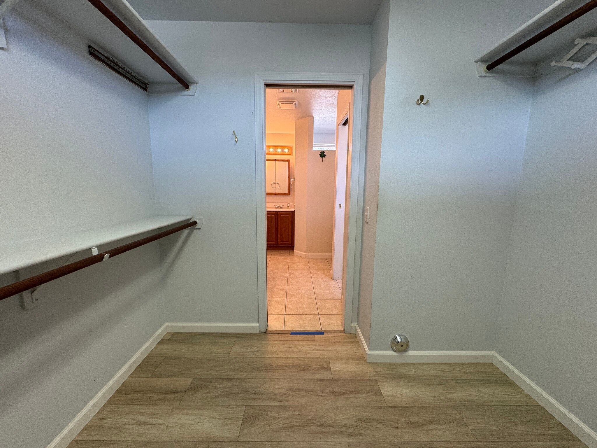 Building Photo - 1122 Avenida de las Estrellas