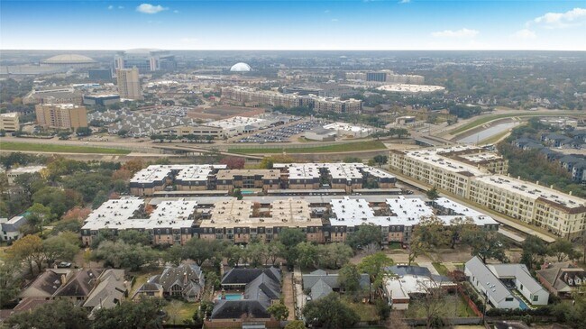 Building Photo - 2400 N Braeswood Blvd