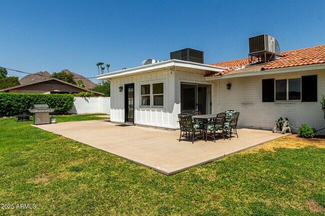 Building Photo - 6925 E Rancho Vista Dr