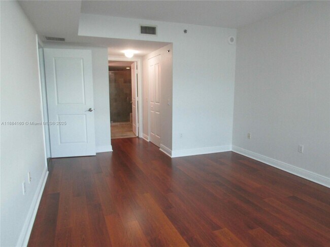 Building Photo - 2641 N Flamingo Rd