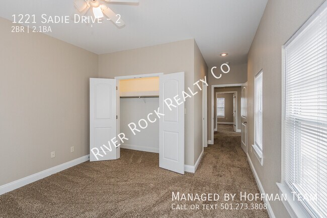 Building Photo - 1221 Sadie Dr