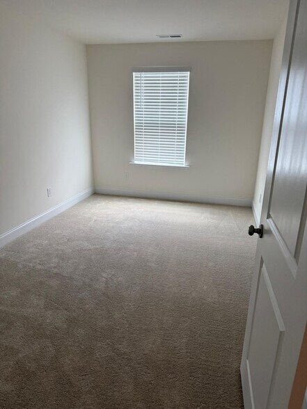Building Photo - 907 Kensley Grove Ln