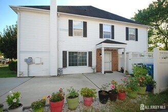 Building Photo - 96 Brewster Cir