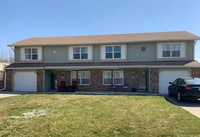 Building Photo - 3 Bedroom Townhome Available!